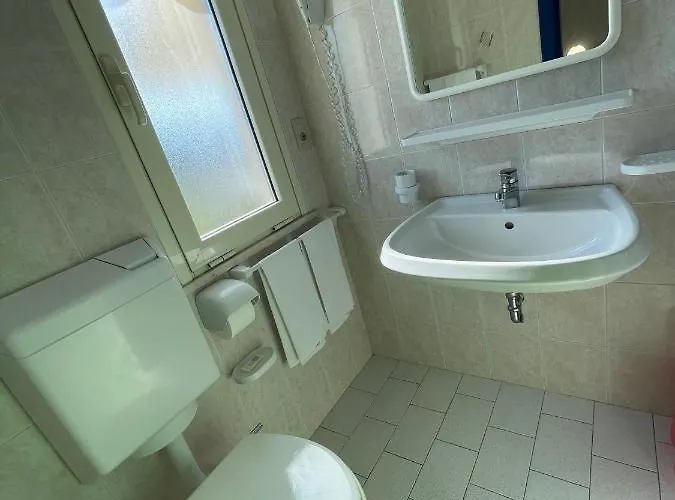 Отель Desiree 2*