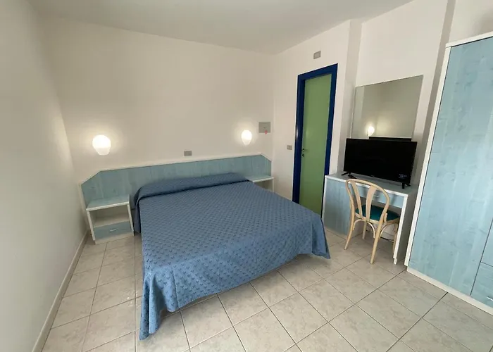 Отель Desiree Альба-Адриатика